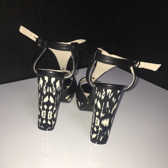 Gold Plated Torrid Heels Size 8! - Picture 3 of 4